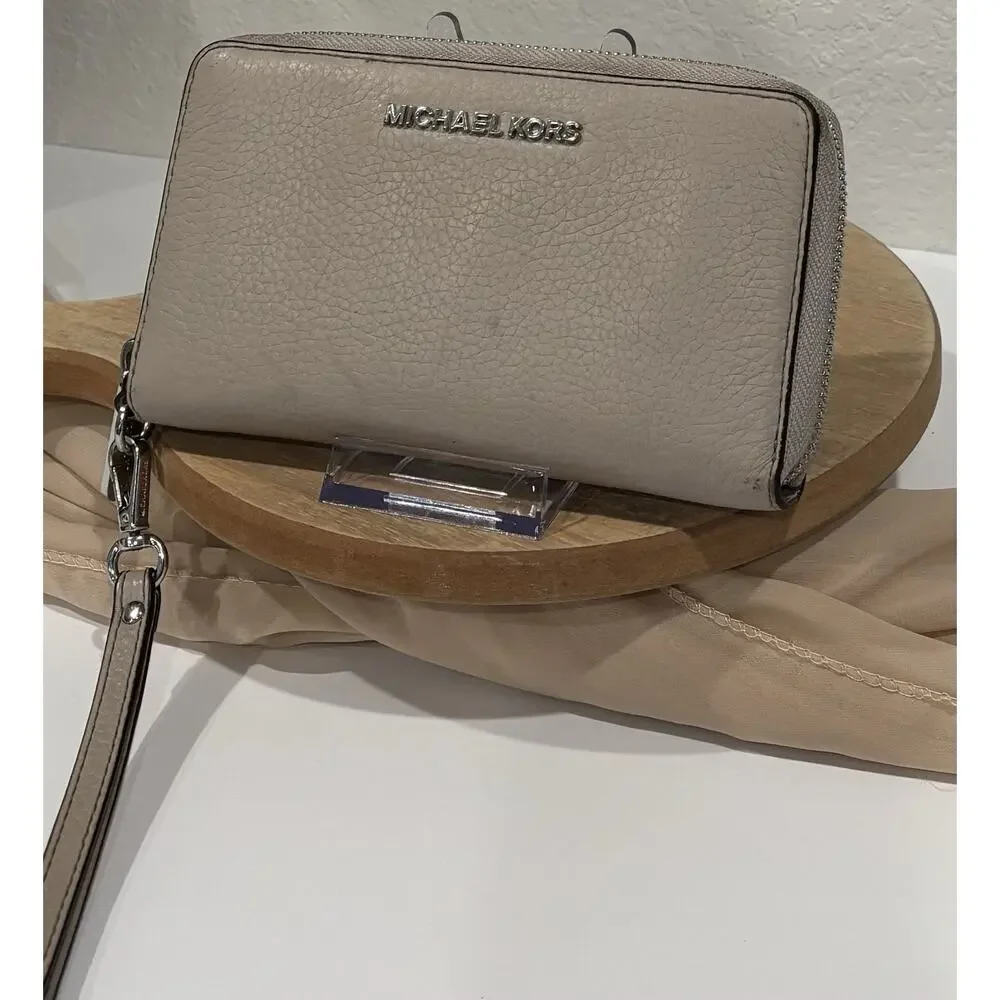 Michael Kors Jet Set Pebbled Leather Zip Around Wristlet Wallet Beige Taupe EUC